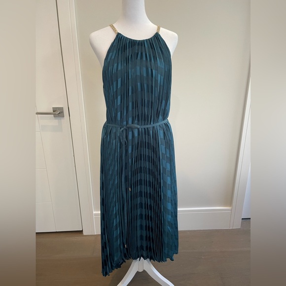 Dress - Picture 2 of 5